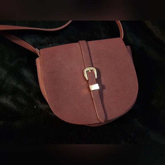 ✨️3/$15✨️ H&M Burgundy Crossbody Bag - Picture 2 of 9
